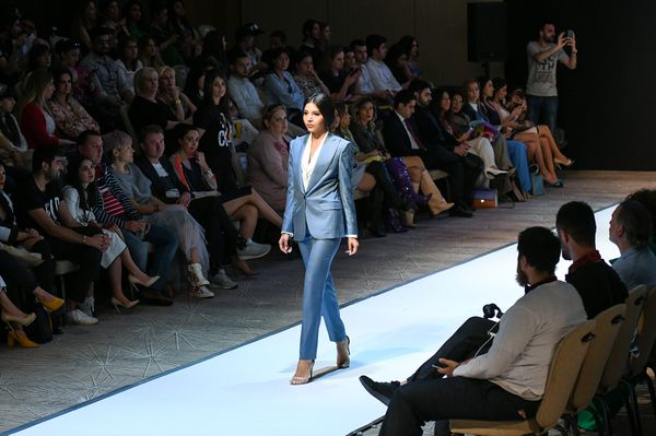 Показ модных коллекций седьмого сезона Azerbaijan Fashion Week - Sputnik Азербайджан