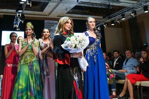 Показ модных коллекций седьмого сезона Azerbaijan Fashion Week - Sputnik Азербайджан