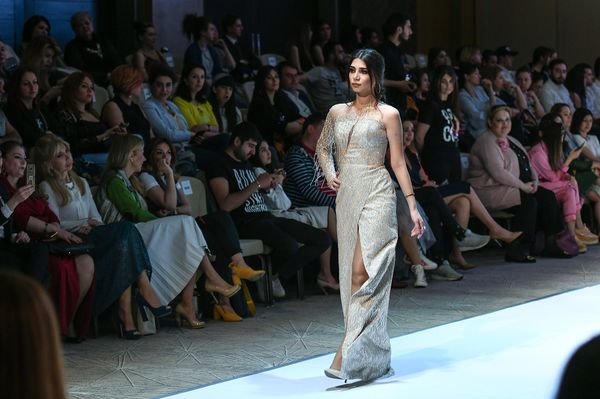Показ модных коллекций седьмого сезона Azerbaijan Fashion Week - Sputnik Азербайджан