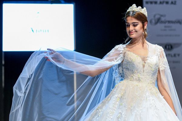 Показ модных коллекций седьмого сезона Azerbaijan Fashion Week - Sputnik Азербайджан