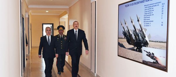 Президент Азербайджана Ильхам Алиев в учебно-образовательном центре Н-ской воинской части Отдельной общевойсковой армии, Нахчыванская Автономная Республика, 16 мая 2018 года - Sputnik Азербайджан