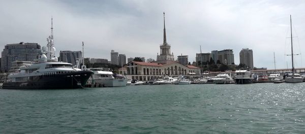 Сочи: вид с яхты на Морской вокзал - Sputnik Азербайджан
