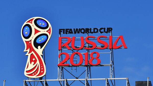 Эмблема чемпионата мира по футболу 2018 - Sputnik Азербайджан