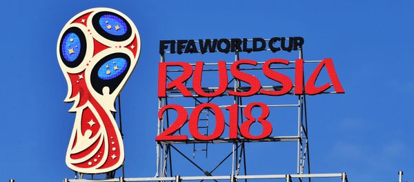 Эмблема чемпионата мира по футболу 2018 - Sputnik Азербайджан