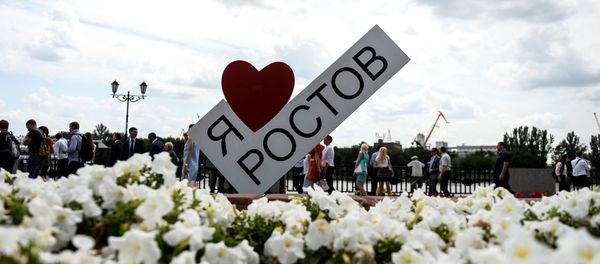 Жители Ростова-на-Дону на городской набережной - Sputnik Азербайджан