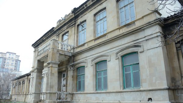 Предусматривается реконструкция 3 учебного корпуса UNEC, находящего по адресу город Баку, улица Муртаза Мухтарова 194 - Sputnik Азербайджан