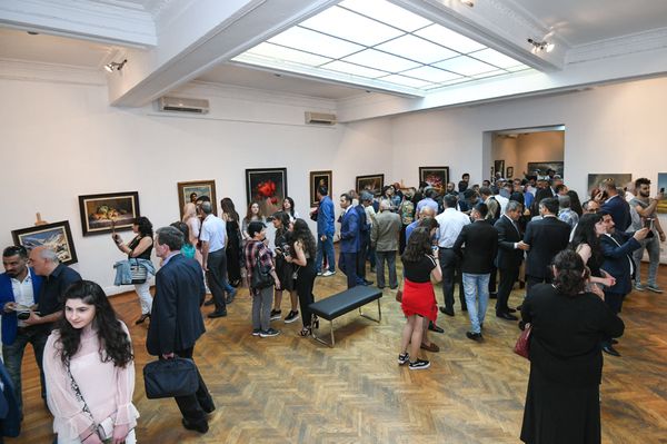 Персональная выставка иранского художника Вадуда Муаззина в галерее искусств Музейного центра Баку - Sputnik Азербайджан