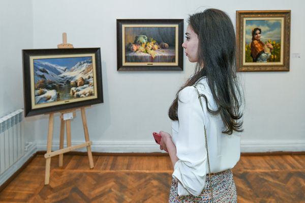 Персональная выставка иранского художника Вадуда Муаззина в галерее искусств Музейного центра Баку - Sputnik Азербайджан