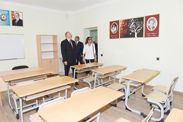 Президент Азербайджана Ильхам Алиев в открытии жилого комплекса Гобу Парк - Sputnik Азербайджан