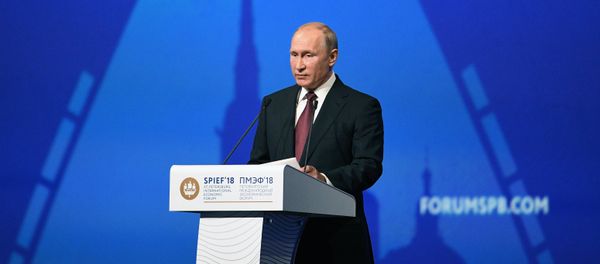 Президент РФ Владимир Путин выступает на пленарном заседании Петербургского международного экономического форума - 2018 - Sputnik Азербайджан
