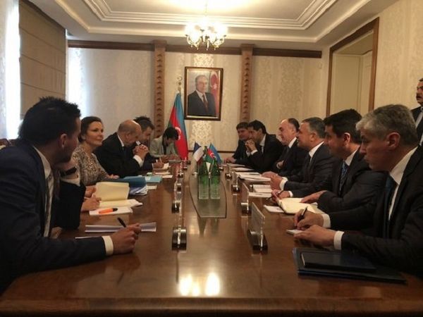 Глава МИД Азербайджана Эльмар Мамедъяров на встрече с французским коллегой Жан-Ив Ле Дрианом - Sputnik Азербайджан