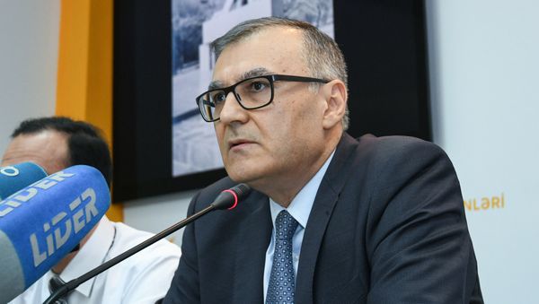 Завсектор Администрации Президента Азербайджанской Республики, политолог Фуад Ахундов - Sputnik Азербайджан