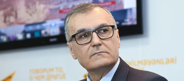 Завсектор Администрации Президента Азербайджанской Республики, политолог Фуад Ахундов - Sputnik Азербайджан