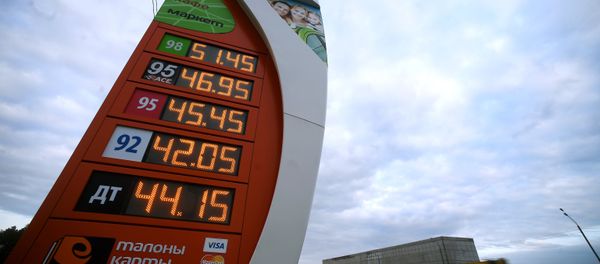 Цены на топливо на одной из автозаправочных станций Московской области, фото из архива - Sputnik Азербайджан
