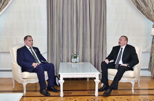 Президент Азербайджанской Республики Ильхам Алиев и генеральный секретарь Форума стран-экспортеров газа Юрий Сентюрин. Баку, 29 мая 2018 года - Sputnik Азербайджан