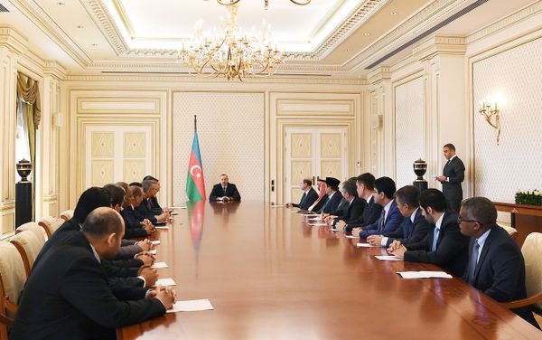 Президент Ильхам Алиев принял послов и руководителей диппредставительств мусульманских стран в Азербайджане - Sputnik Азербайджан