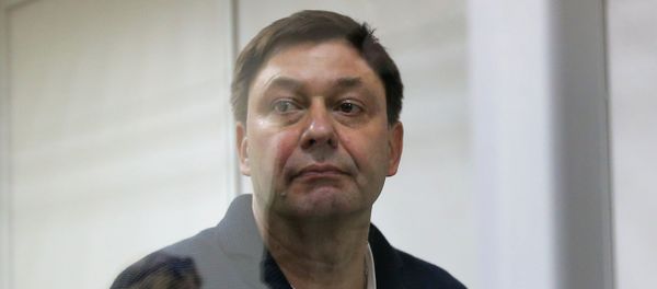 Руководитель портала РИА Новости Украина Кирилл Вышинский во время рассмотрения апелляции на арест в Херсонском зале суда - Sputnik Азербайджан
