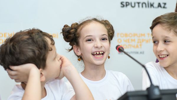 Пресс-конференция, посвященная Международному дню защиты детей - Sputnik Азербайджан