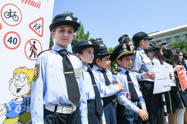 Акция государственной дорожной полиции Баку Обеспечим безопасность детей на дорогах в Международный день защиты детей - Sputnik Азербайджан