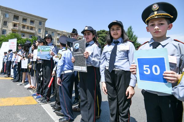 Акция государственной дорожной полиции Баку Обеспечим безопасность детей на дорогах в Международный день защиты детей - Sputnik Азербайджан