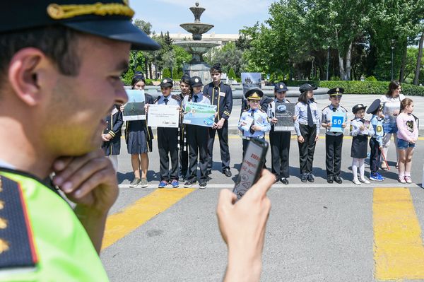 Акция государственной дорожной полиции Баку Обеспечим безопасность детей на дорогах в Международный день защиты детей - Sputnik Азербайджан