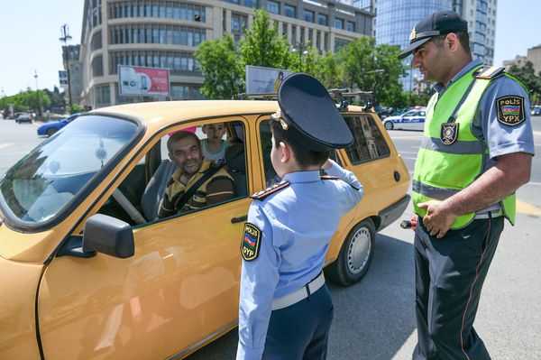 Акция государственной дорожной полиции Баку Обеспечим безопасность детей на дорогах в Международный день защиты детей - Sputnik Азербайджан
