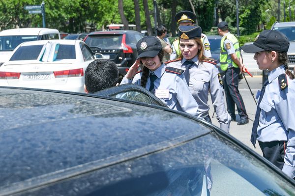Акция государственной дорожной полиции Баку Обеспечим безопасность детей на дорогах в Международный день защиты детей - Sputnik Азербайджан