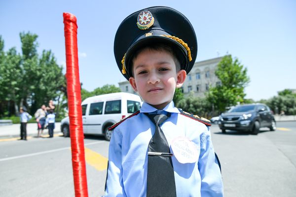 Акция государственной дорожной полиции Баку Обеспечим безопасность детей на дорогах в Международный день защиты детей - Sputnik Азербайджан