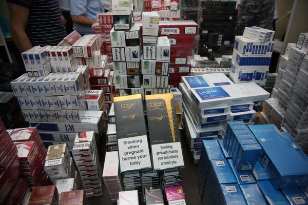 Партия табачной продукции без акцизной марки, конфискованная сотрудниками Министерства налогов Азербайджана - Sputnik Азербайджан