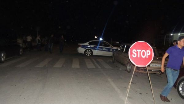 Автомобиль дорожно-патрульной службы на месте разрушения моста в Гёйчае Автомобиль дорожно-патрульной службы на месте разрушения моста в Гёйчае - Sputnik Азербайджан