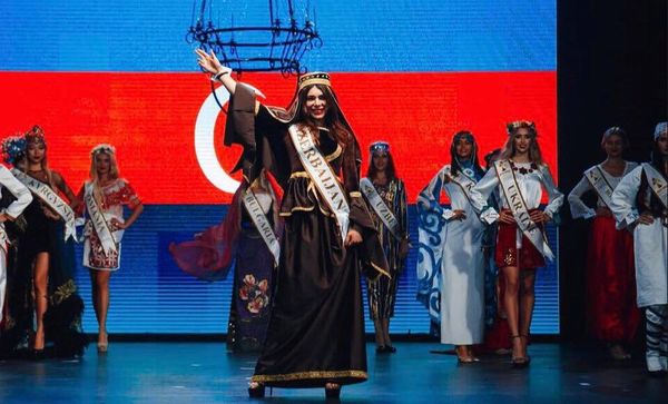 Азербайджанская модель Лейла Аббасова на международном конкурсе красоты Miss Aura İnternational 2018 - Sputnik Азербайджан