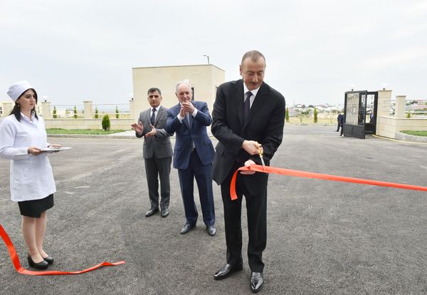 Президент Ильхам Алиев в открытии центральной городской больницы в Нафталане - Sputnik Азербайджан