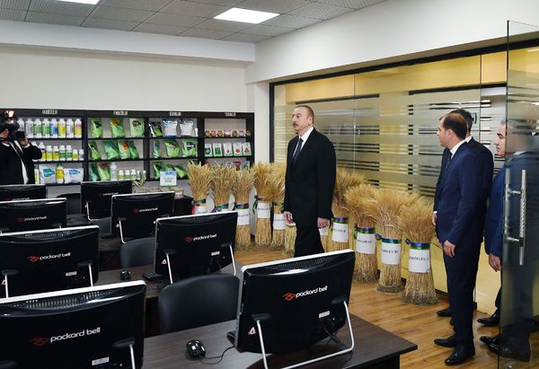 Президент Азербайджана Ильхам Алиев на открытии ООО “Region Agro” - Sputnik Азербайджан