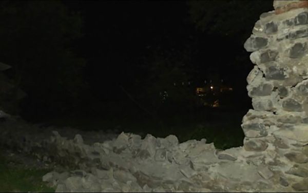 В результате землетрясения в Загатале в ряде домов образовались трещины - Sputnik Азербайджан