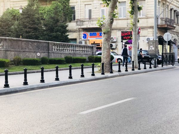 Бакинское транспортное агентство приступило к установке защитных ограждений - Sputnik Азербайджан