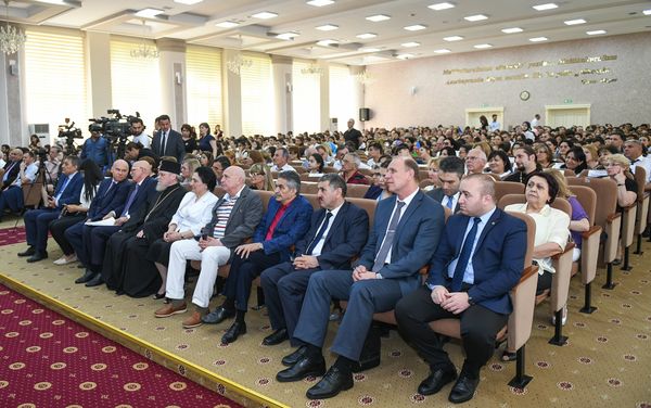 Торжественная церемония подведения итогов X (юбилейной) республиканской Олимпиады по русскому языку и литературе - Sputnik Азербайджан