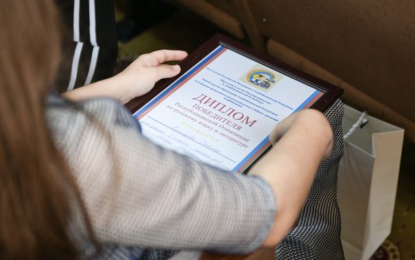 Торжественная церемония подведения итогов X (юбилейной) республиканской Олимпиады по русскому языку и литературе - Sputnik Азербайджан