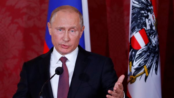 Президент РФ Владимир Путин в ходе пресс-конференции в Вене, Австрия, 5 июня 2018 года - Sputnik Азербайджан