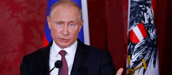 Президент РФ Владимир Путин в ходе пресс-конференции в Вене, Австрия, 5 июня 2018 года - Sputnik Азербайджан