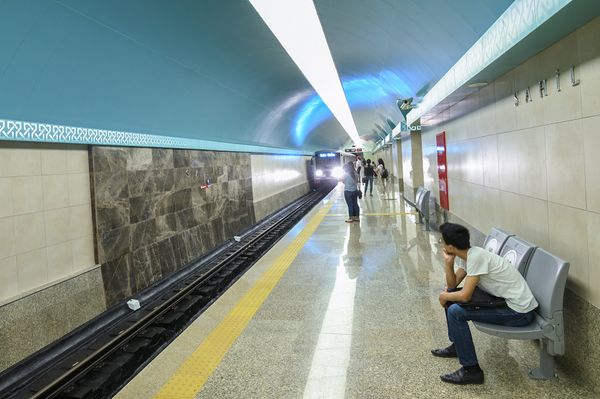 Станция Сахиль Бакинского метрополитена после капитального ремонта и реконструкции - Sputnik Азербайджан