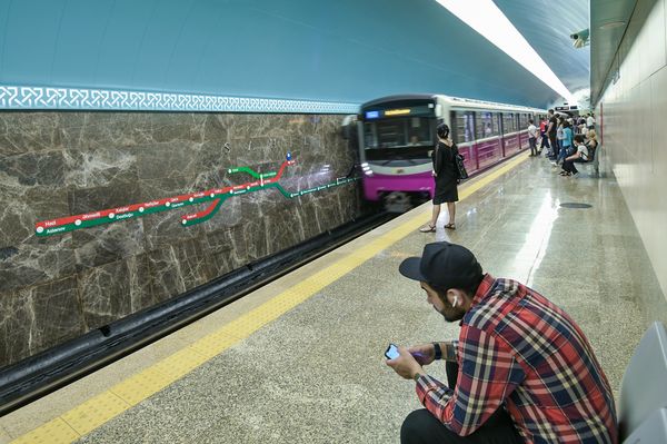 Станция Сахиль Бакинского метрополитена после капитального ремонта и реконструкции - Sputnik Азербайджан