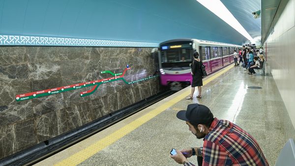 Станция Сахиль Бакинского метрополитена после капитального ремонта и реконструкции - Sputnik Азербайджан