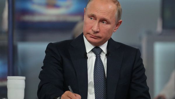 Прямая линия с президентом России Владимиром Путиным - Sputnik Азербайджан