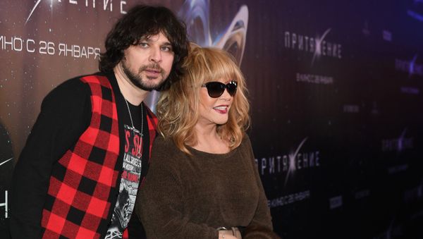 Певица Алла Пугачева и певец Алишер (Alisher) - Sputnik Азербайджан