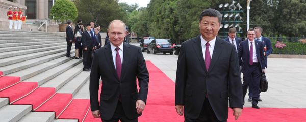 Президент РФ Владимир Путин и председатель КНР Си Цзиньпин во время встречи в Пекине - Sputnik Азербайджан