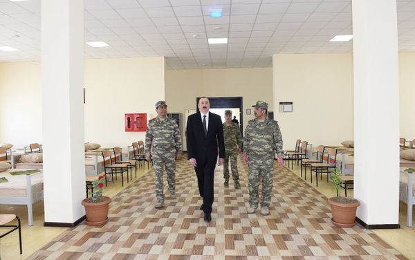 Ильхам Алиев принял участие в открытии Н-ской воинской части Министерства обороны - Sputnik Азербайджан