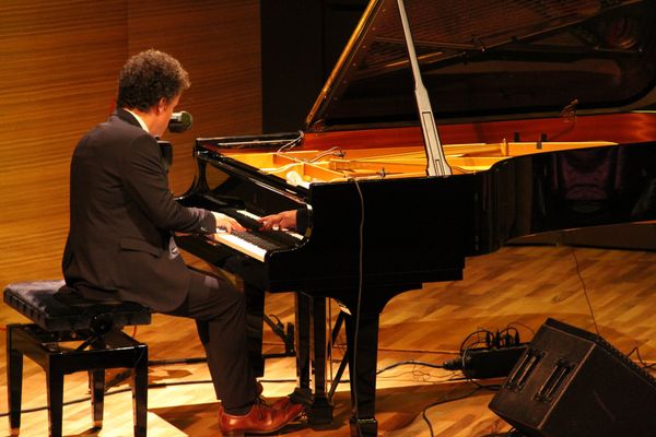 В Международном центре мугама завершился джазовый проект Baku Summer Jazz Days концертом французских музыкантов - пианиста Джеки Террассона и трубача Стефана Бельмондо - Sputnik Азербайджан