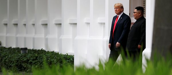 Лидеры США и КНДР Дональд Трамп и Ким Чен Ын - Sputnik Азербайджан