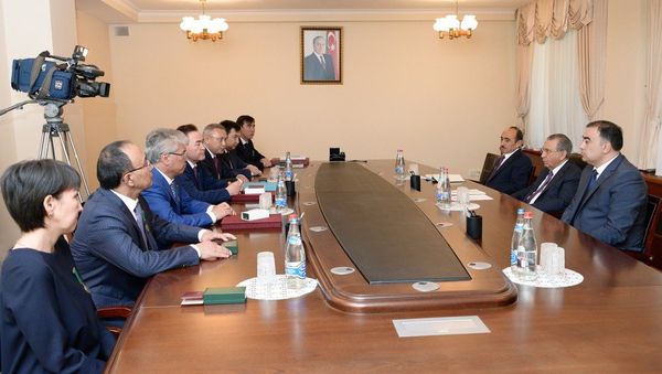 Встреча руководителя Администрации Президента АР Рамиза Мехтиева с делегацией во главе с руководителем канцелярии Администрации Президента Казахстана Махмудом Касымбековым - Sputnik Азербайджан