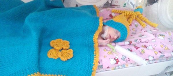 Одежда для новорожденного, взяная волонтерами азербайджанского клуба 28 петель - Sputnik Азербайджан